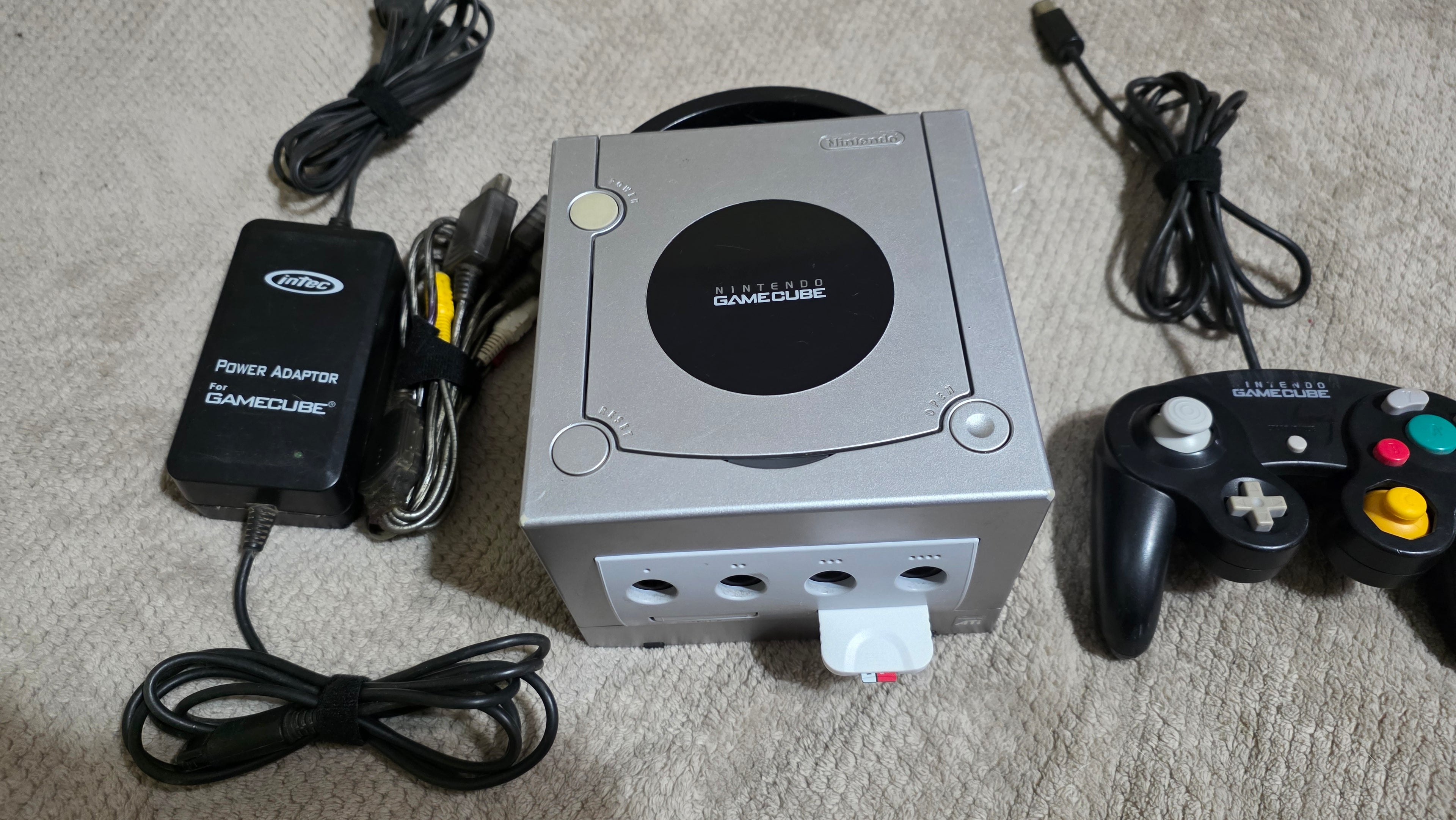 Gamecube Console - Hacked with PicoBoot. 64gb sd card. 40 games included.